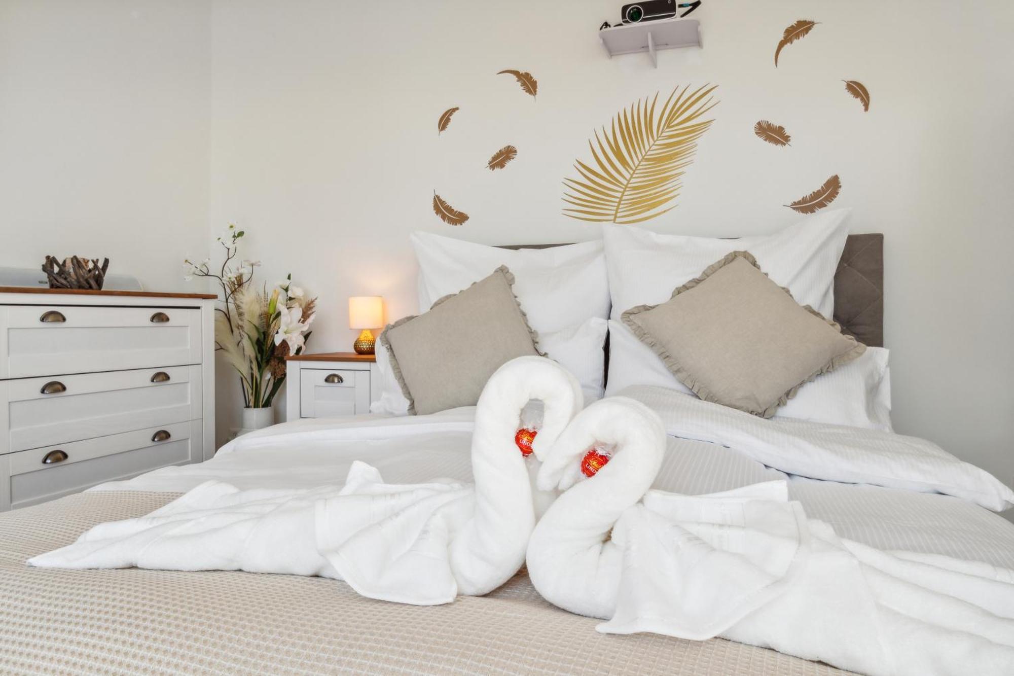 Business I Family Apartment I 1-4 Personen - Aare Blick, Nahe Altstadt I Beamer - 99" Leinwand I Terrassen Lounge Und Parkplatz Brugg  Exterior foto